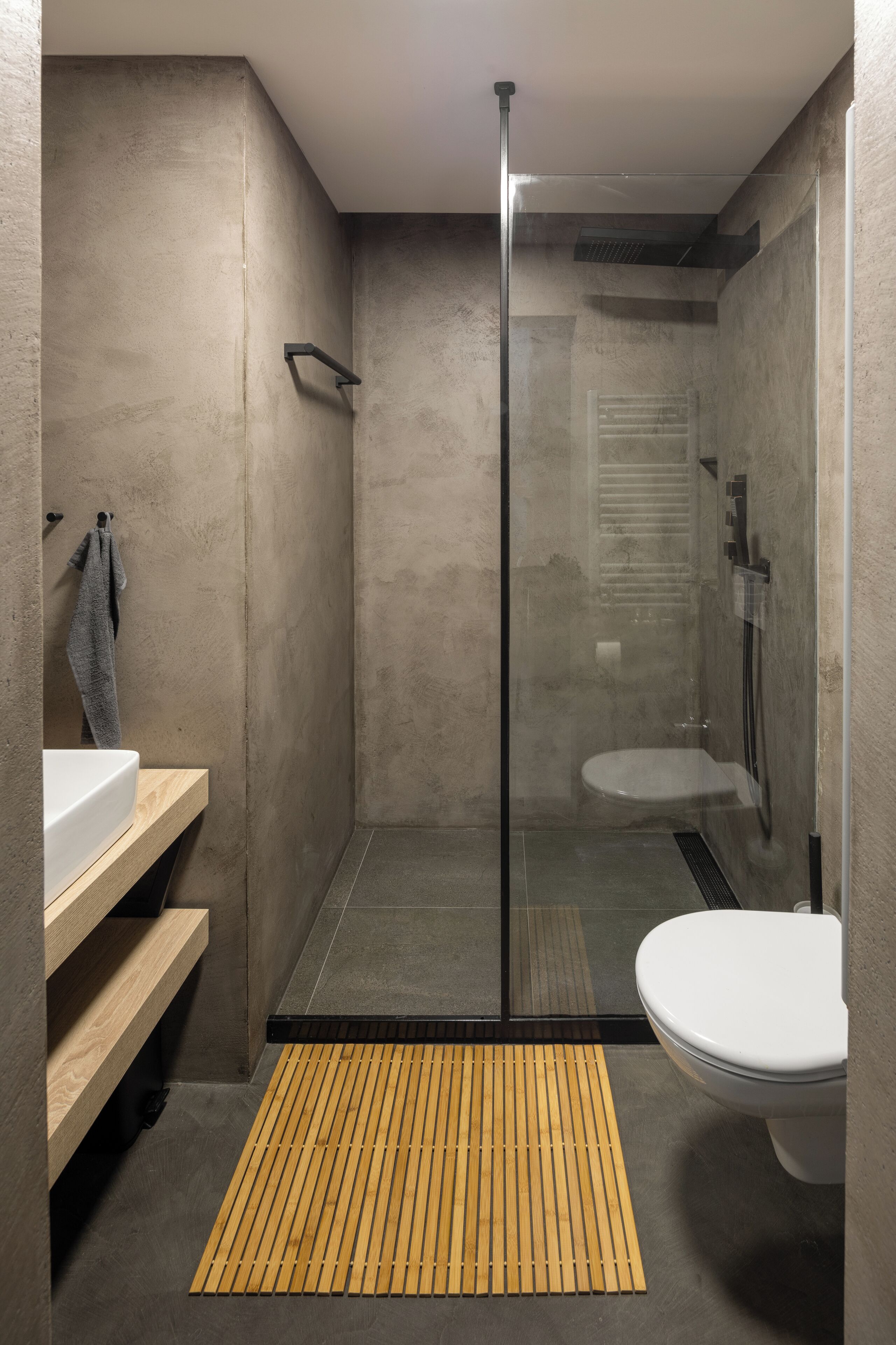 Dusche, kostenlose Toilettenartikel, Haartrockner, Handtücher