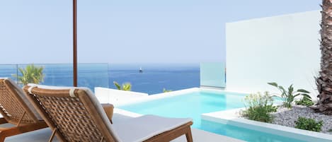 Luxe suite, privézwembad, uitzicht op zee | Privézwembad