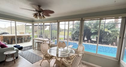 TikiTiki Lake Sumter, private pool, hot tub, game room, outdoor kitchen&tiki bar