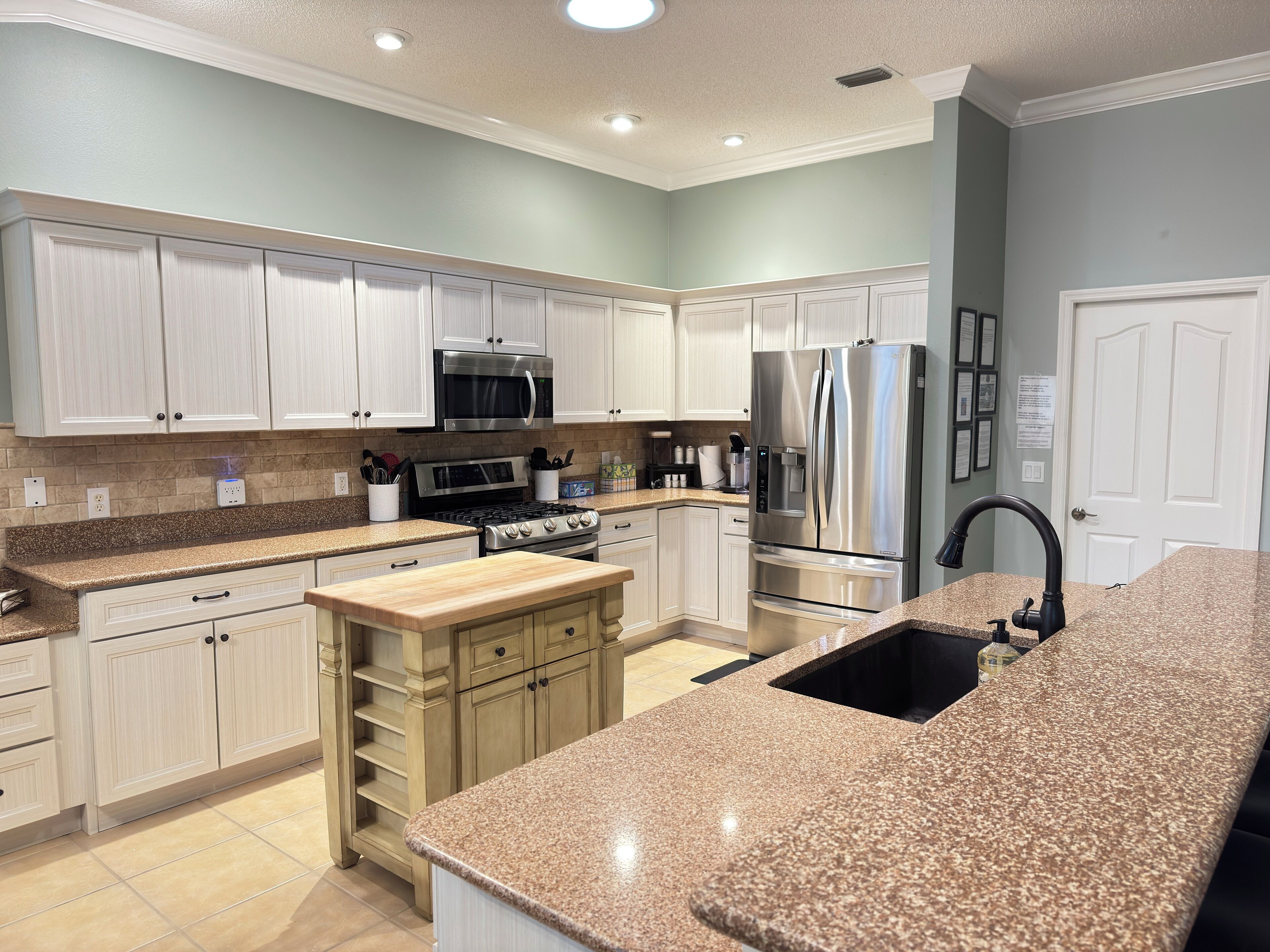 冰箱、微波炉、烤箱、炉灶