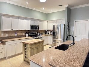 Fridge, microwave, oven, stovetop - TikiTiki Lake Sumter, private pool, hot tub, game room, outdoor kitchen&tiki bar (The Villages)