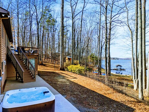 Lakefront Lake Anna with Dock, Hot Tub, Game Room