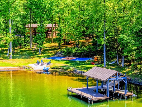 Pickleball with a View – Serve, volley, and score with the lake as your backdrop.