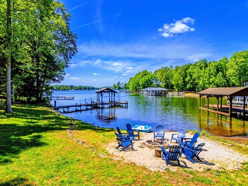 Lakefront Lake Anna with Dock, Hot Tub, Game Room