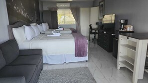 12 bedrooms, desk, iron/ironing board, free WiFi - Lavender Moon Villas (Ocho Rios)