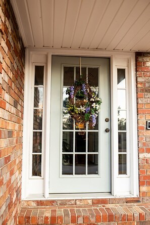 Exterior detail - Spacious 4-BR, 3-BA house in West Augusta located 3.2 miles from the ANGC (Augusta)