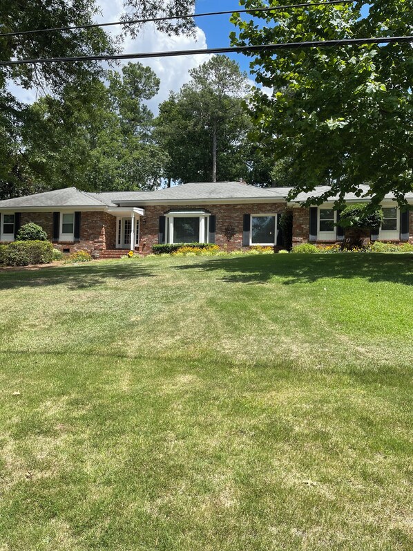 Exterior - Spacious 4-BR, 3-BA house in West Augusta located 3.2 miles from the ANGC (Augusta)