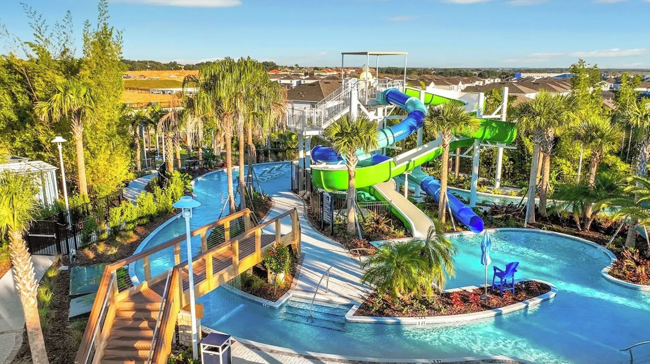 Utomhuspool och uppvärmd pool