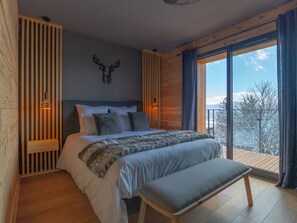 4 عدّة غرف نوم ومكتب ومكواة/لوح كي وسرير سفر