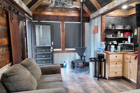 Interior. Tin Cantina - Cozy Tiny Cabin Near Red River Gorge - Stargazing & Seclusion
