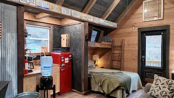 1 bedroom, desk, free WiFi, bed sheets