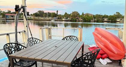 WATERFRONT 2bd/1ba Apartment w/ Kayaks