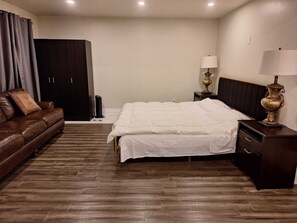 1 habitación, escritorio, tabla de planchar con plancha y wifi gratis 