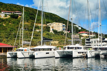 Marina. Charming 1-bedroom apartment in welcoming Tortola with WiFi, AC
