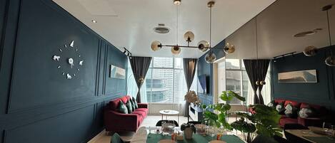 Familjelägenhet - utsikt mot staden | Matservice på rummet