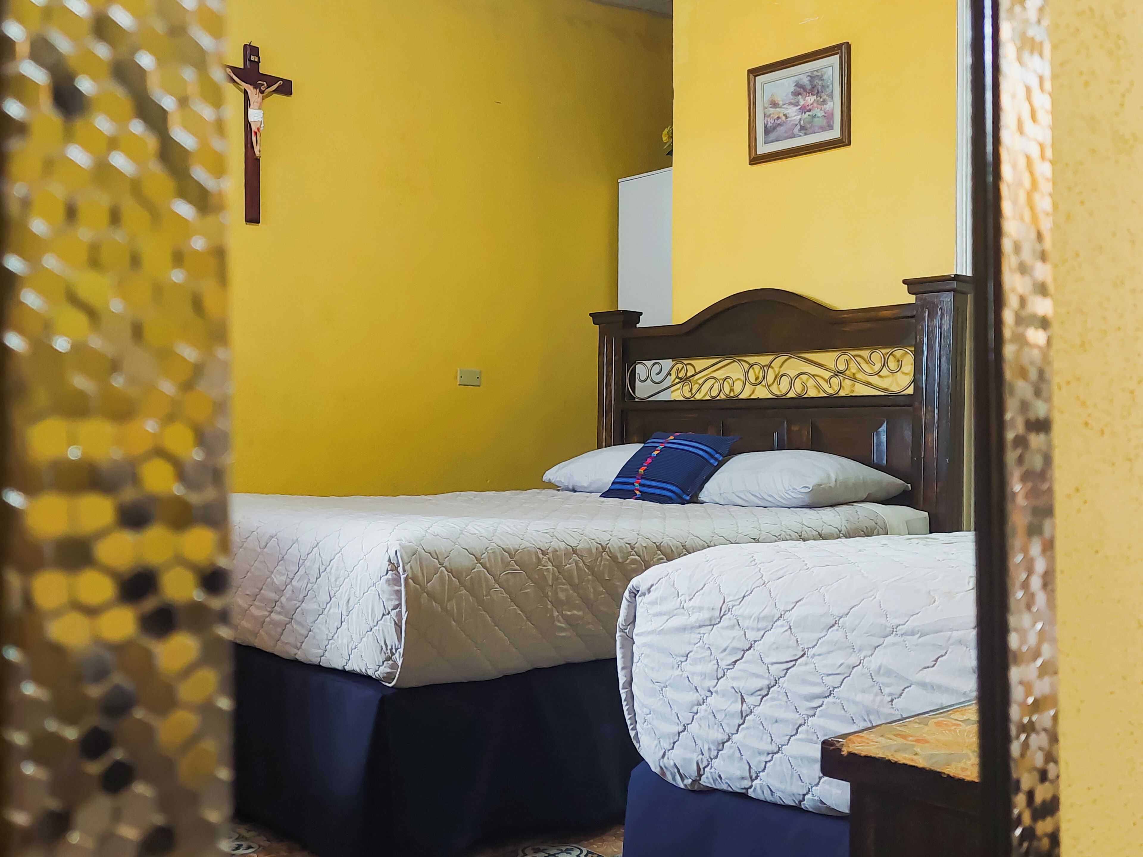 Standaard tweepersoonskamer, privébadkamer, uitzicht op bergen | Een bureau, een laptopwerkplek, gratis wifi, beddengoed