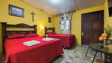 Standard-dobbeltværelse - privat badeværelse - bjergudsigt | Skrivebord, arbejdsområde til bærbare computere, gratis Wi-Fi, sengetøj