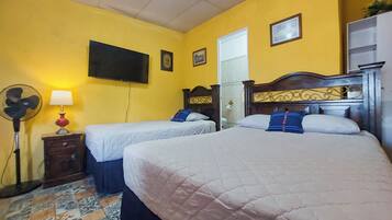 Kamar Double Standar, kamar mandi pribadi, pemandangan gunung | Meja kerja, ruang kerja ramah laptop, Wi-Fi gratis, dan seprai linen