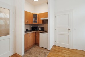 冷蔵庫、電子レンジ、コンロ、コーヒー / ティーメーカー