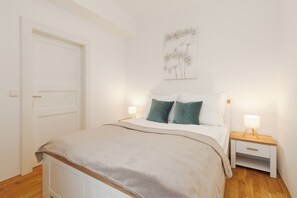 1 slaapkamer, een strijkplank/strijkijzer, wifi, beddengoed