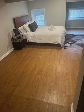 4 bedrooms, in-room safe, iron/ironing board, free WiFi