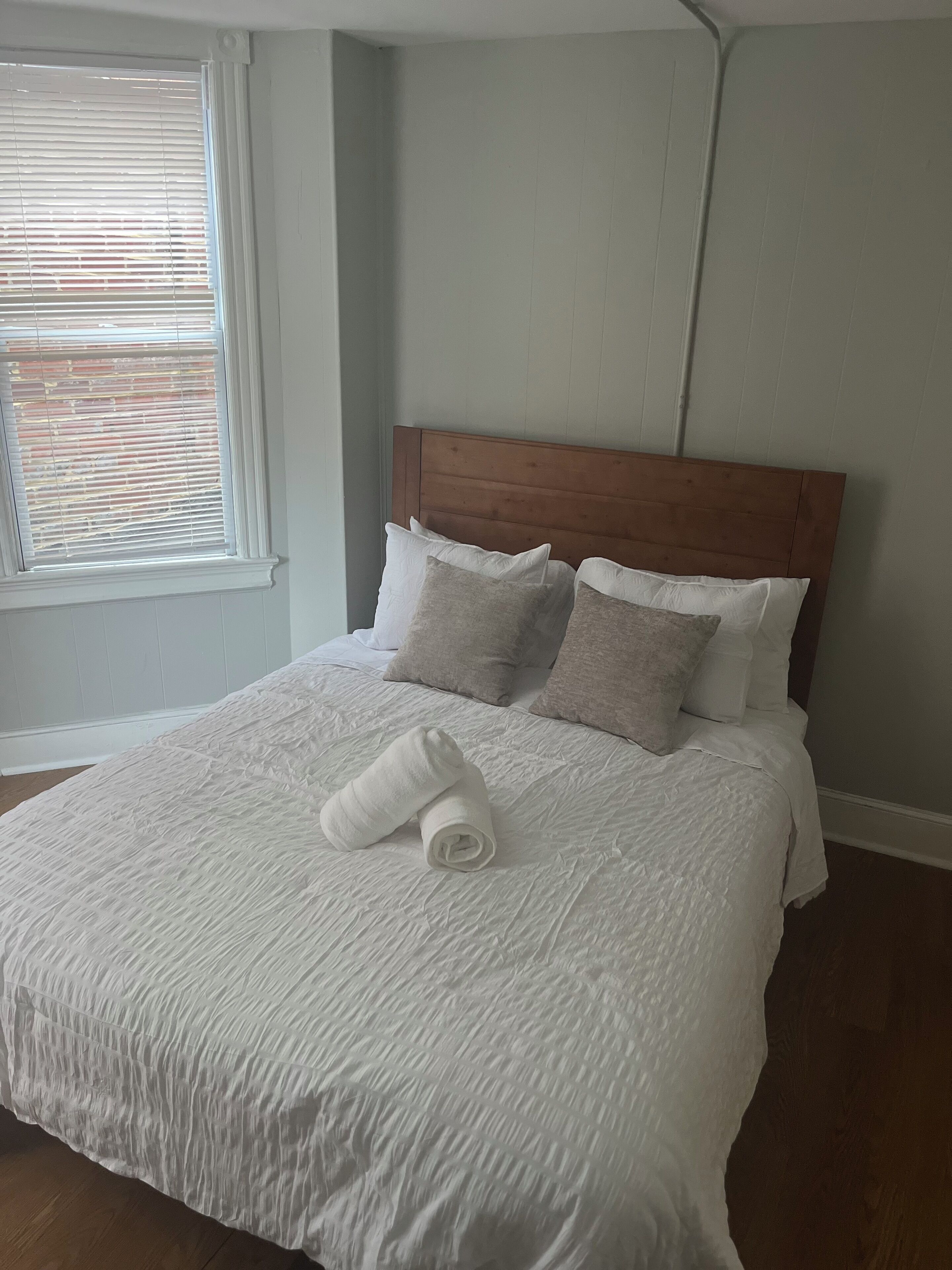 4 chambres, coffre-fort, fer et planche à repasser