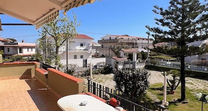 Apartment with Terrace 3-bedroom - Montepaone Lido