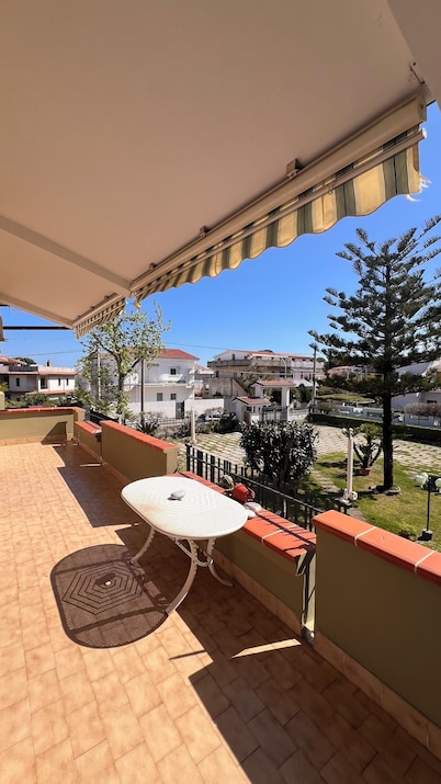 Apartment with Terrace 3-bedroom - Montepaone Lido