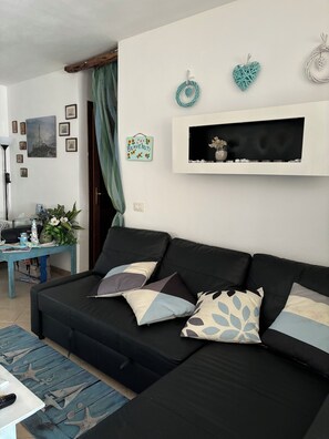 Living area - Charming 1-bedroom house in marvelous Porto San Paolo with WiFi (Loiri porto San paolo)