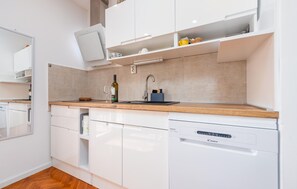 Réfrigérateur, four, plaque de cuisson, lave-vaisselle
