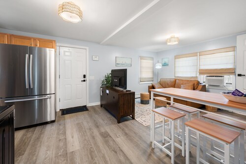 Charming 3BR Apt 1 Mile From Downtown Westerly. Short Drive to Mystic & Casinos.