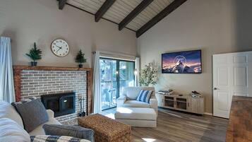 Smart TV, fireplace, computer monitors