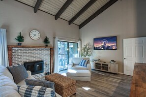 Smart TV, fireplace, computer monitors - Cozy Mountain escape -3 bedroom condo near wonderful Pinetop Country Club (Pinetop Country Club)