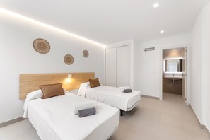 4 bedrooms, iron/ironing board, free WiFi, bed sheets - Villa Isamar 14B - Villas Lanzarote - VipVipVillas (Playa Blanca)