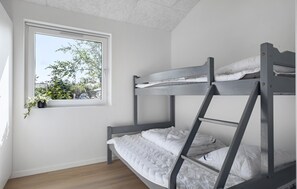 3 bedrooms, travel crib, free WiFi