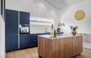 Fridge, dishwasher, coffee/tea maker