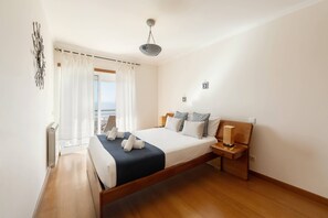 2 bedrooms, iron/ironing board, Internet, bed sheets