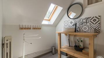 gite-saint-paul-d-oueil-kern-d-oueil-luchon-pyrenees-salle-de-eau-2eme-etage