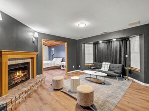 Interior - Sleeps 30 - Spacious - 3 Houses on 40 acres - Hot Tub - Game Room (Ahwahnee)