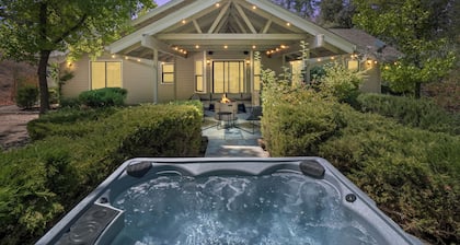 Sleeps 30 - Spacious - 3 Houses on 40 acres - Hot Tub - Game Room