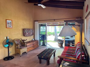 Smart TV - Private bungalow on the beach with WiFi and AC in Playa Blanca, Zihuatanejo (ZIHUATANEJO,)