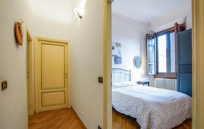 2 bedrooms, travel cot, free WiFi