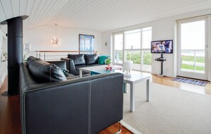 living-room - Cozy home in Hemmet with WiFi (Hemmet)