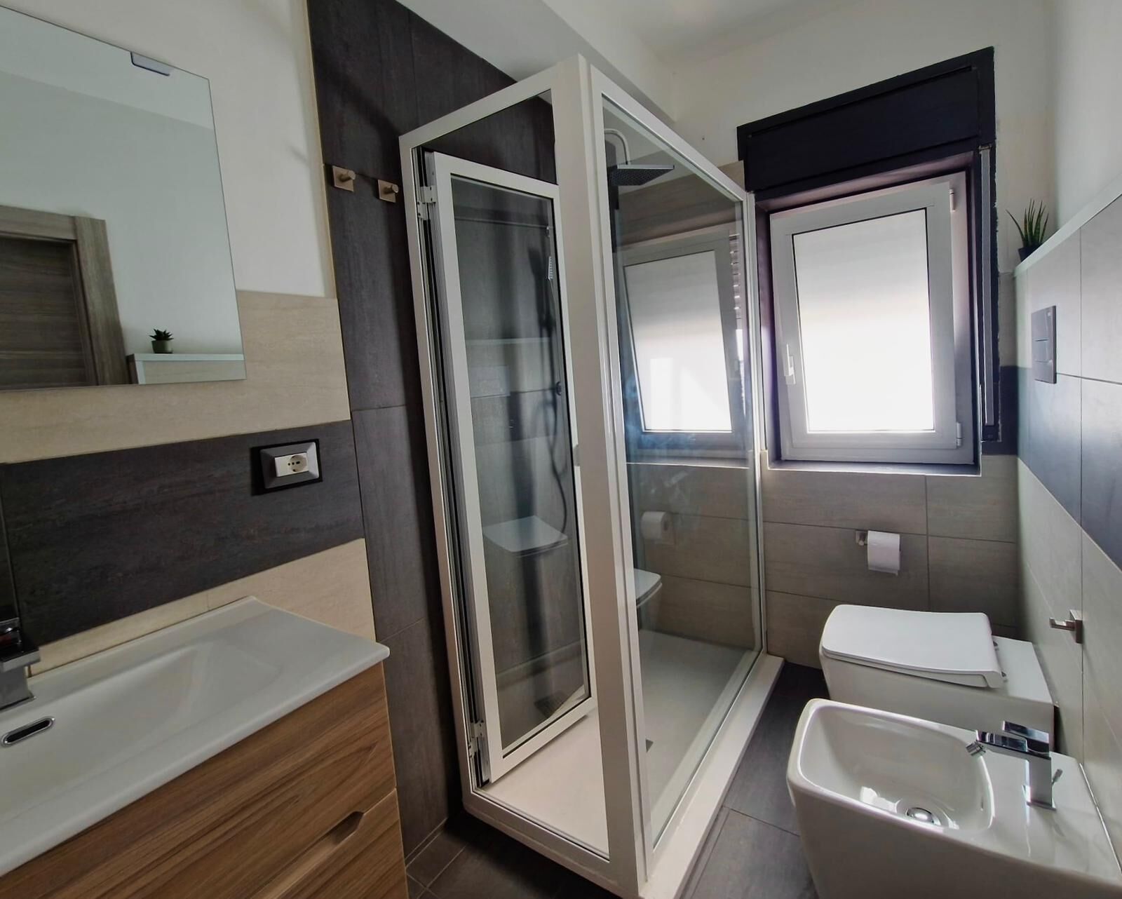 Dusche, Haartrockner, Bidet, Handtücher