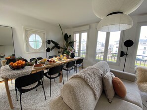 Dining - New Apartment Panoramic view Disneyland Paris - 8 PAX, 2 garages (Serris)