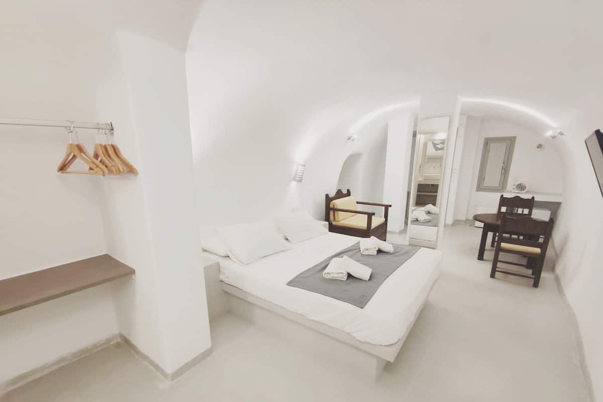 Quarto triplo econômico | Cofres nos quartos, quartos à prova de som, Wi-Fi de cortesia