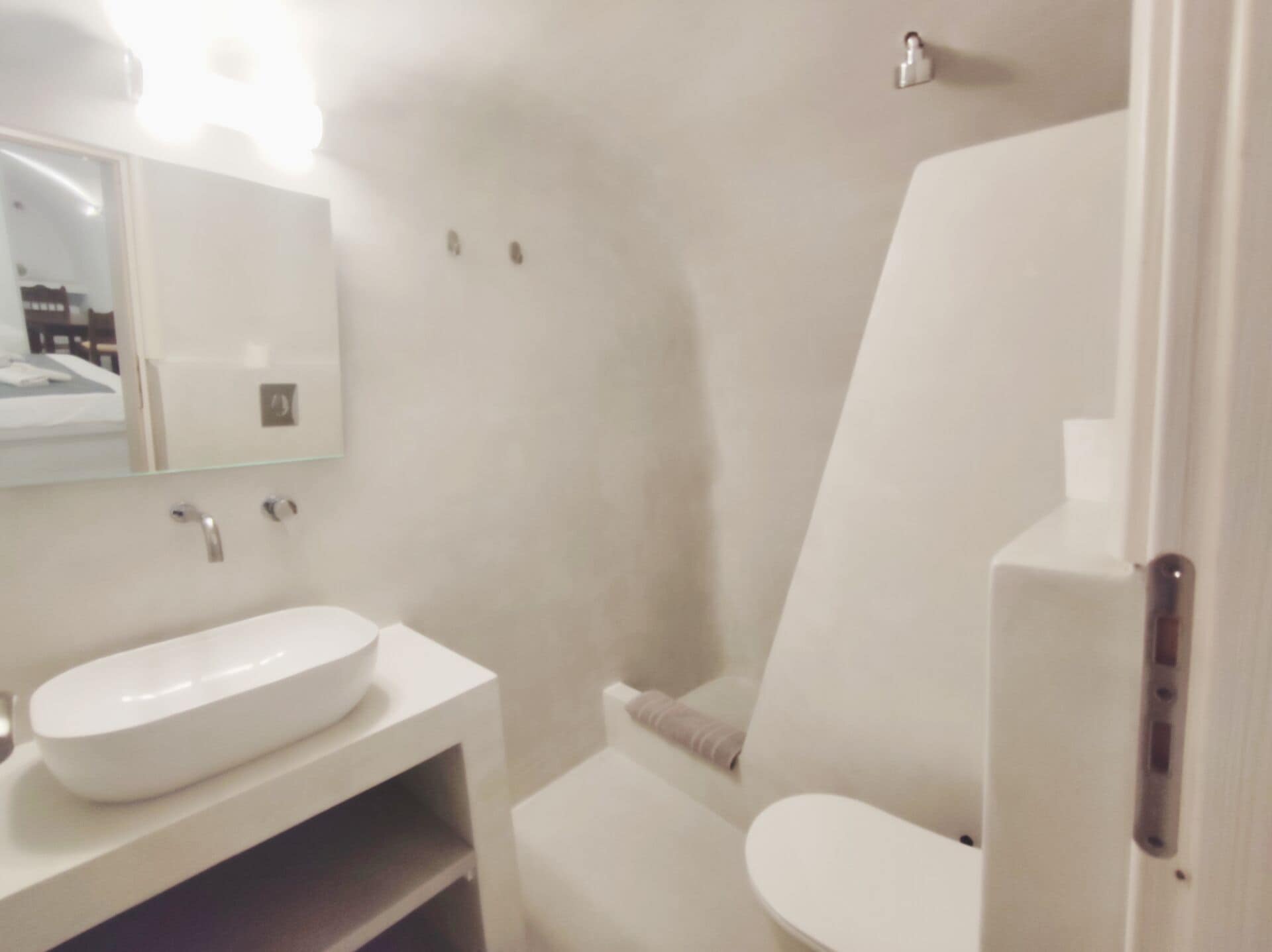 Basic Room | Bathroom | Shower, free toiletries, hair dryer, towels
