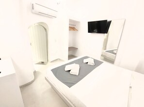 Kamar Basic | Brankas, kedap suara, Wi-Fi gratis, dan seprai linen