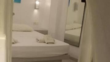 Basic Room | In-room safe, soundproofing, free WiFi, bed sheets