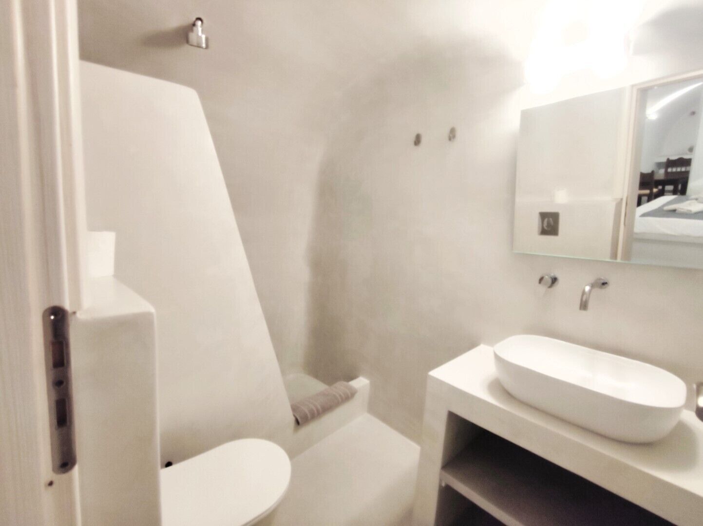 Basic Room | Bathroom